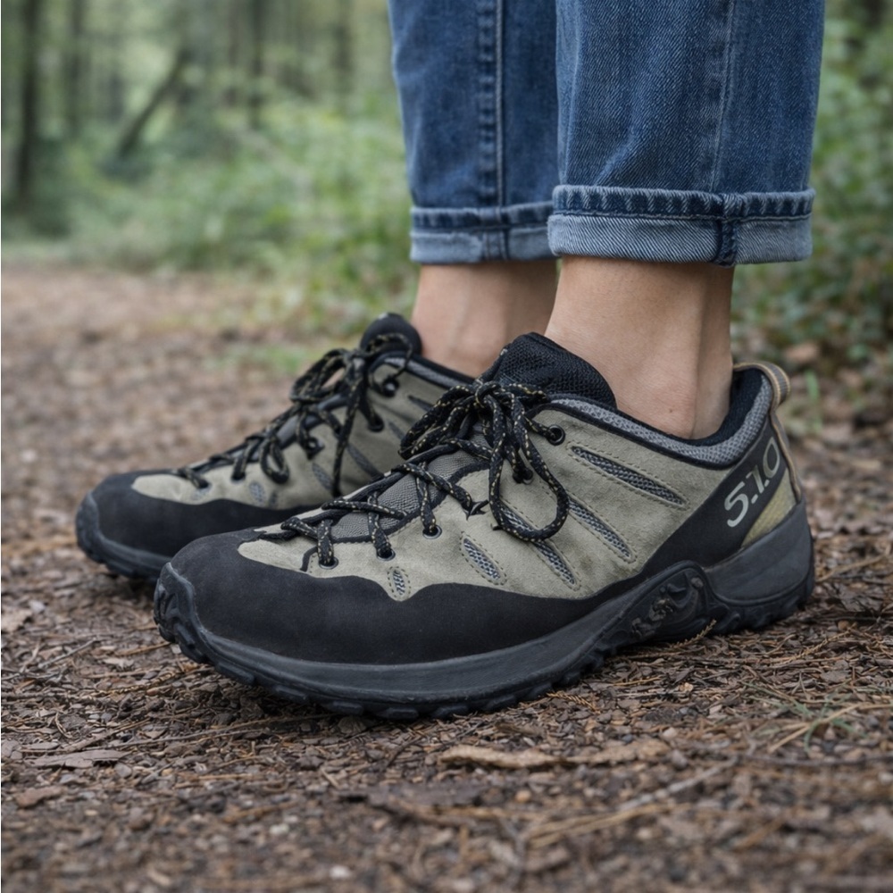 EXCELLENT CONDITION WOMEN’S SIZE 10.5 (Euro 42) 5.10 TENNIS HIKING/BIKING SHOES